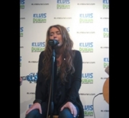 28081575_PWDYLGGGU - x Miley at The Elvis Duran Show