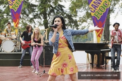 n - 0 Camp rock 2-Brand new day Campures Scenes 0