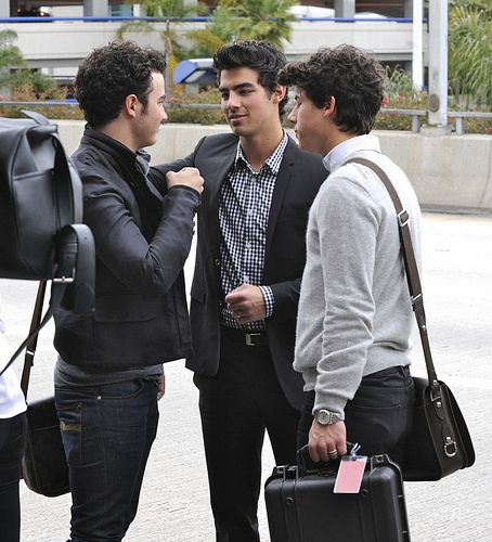 Jonas Brothers at the LAX Airport (9)