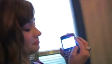 My cellphone just LOVE it. - Jonas Brothers Tour - Backstage