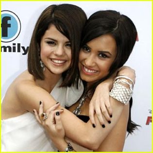 selena-gomez-princess-perfect - demi lovato