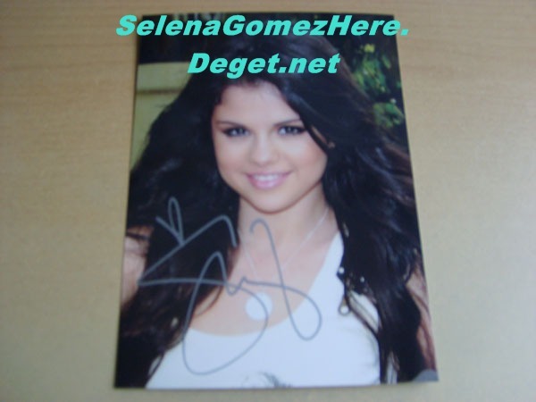 An autograph on a picture! - Who want an autograph