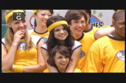 normal_016 - SGomez-Disney Channel Games Week 2 Screencaps