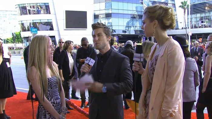 bscap0023 - 2010 - American Music Awards - Red Carpet Interview 01 - Captures by me