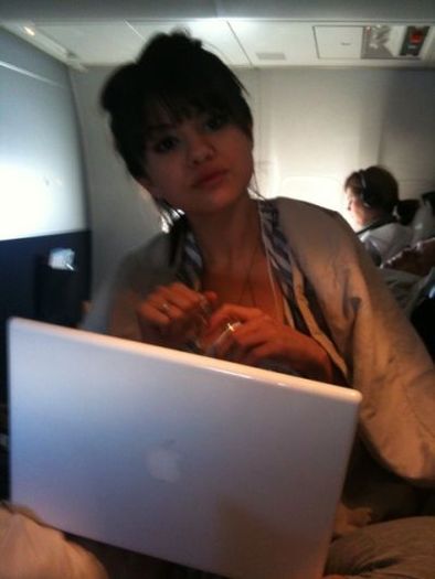 selena at laptop - Selena Gomez