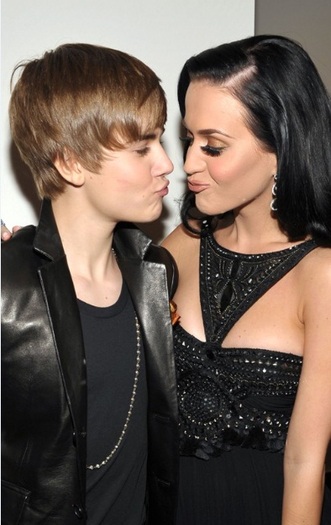 justin-bieber-katy-perry-kiss