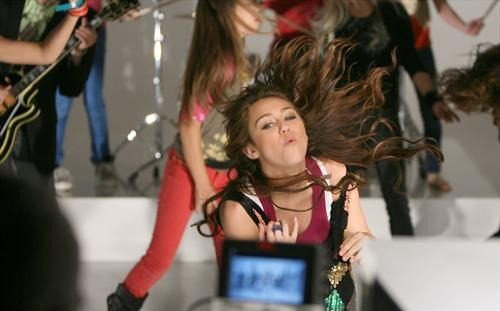 miley-cyrus_COM-7things-musicvideo-filming-2008jun2-078