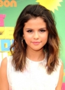 ll - 2 04 2011 - ll (4) - Selena Gomez Award Shows 2O11 April O2 Kids Choice Awards