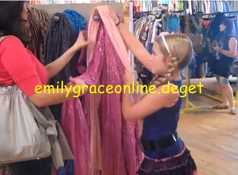 shopping with Romi Dames6 - shopping with Romi Dames