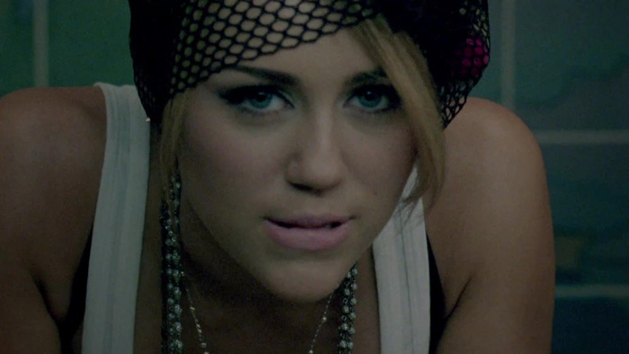 Miley Cyrus - Who Owns My Heart 0225