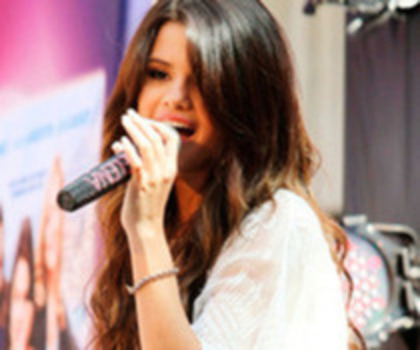 40117512_QAREHSOLK - selena gomez super cool photos