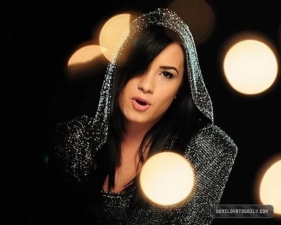 remeber-december-music-video-pics-demi-lovato-8852912-400-320