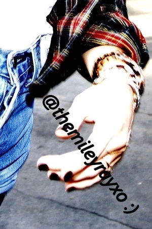 That's only my hand!! - x - Some pictures xo