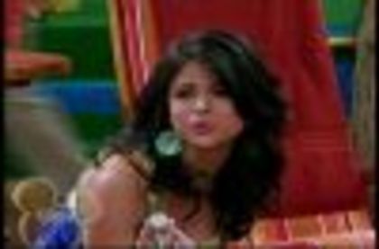 selena gomez in the suite life on deck (16)