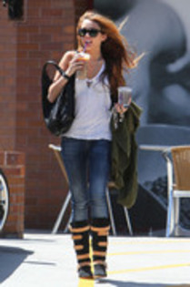 15289738_WZBWUUBQQ - Miley Cyrus Drinks Coffee in Los Angeles