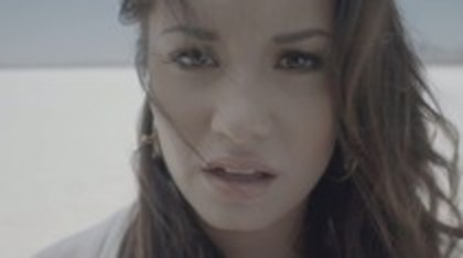 41875429_LDBMNOJJG - demi lovato skyscraper