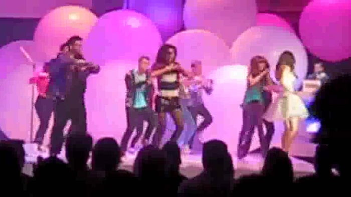 SELENA GOMEZ Performs Live with BELLA. ZENDAYA and Entire SHAKE IT UP Cast! 019