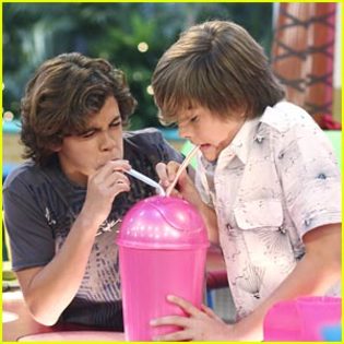 jake-austin-dylan-sprouse-bubble-challenge - The Suite Life On Deck