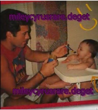 being  fed by daddy - a very rare pics with miley when she was a little girl
