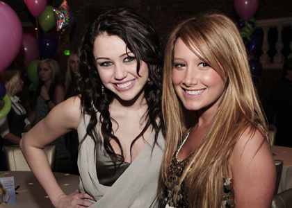 Miley-Ashley-miley-cyrus-and-ashley-tisdale-2648066-420-300