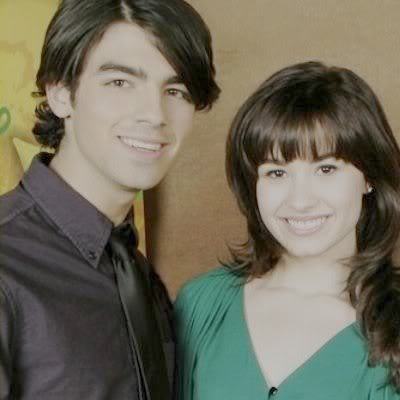 OgAAANntp7y7kLzHOXz30PGAbhlMZ6VzHfB - Demi Lovato and Jonas Brothers