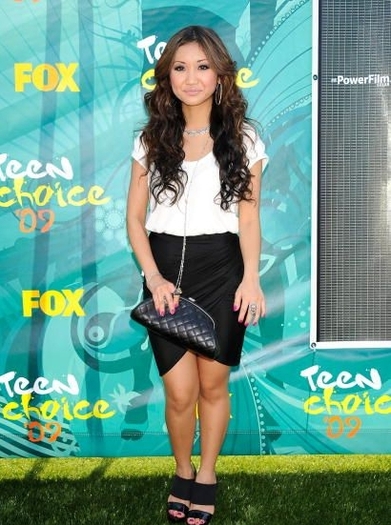 At Teen ChoiceO9 1