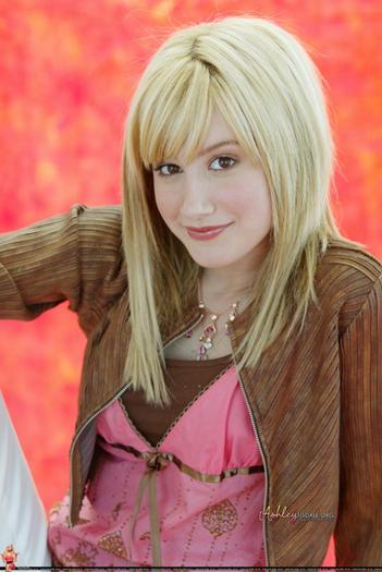 ashley_tisdale_1279559038