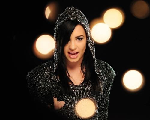 13334_101246739898546_100000396600060_33082_1058509_n - The Real Demi Lovato