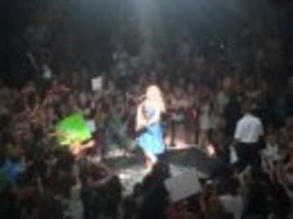 7217_102412803106157_100000123125238_68350_977307_s - at Taylor concert