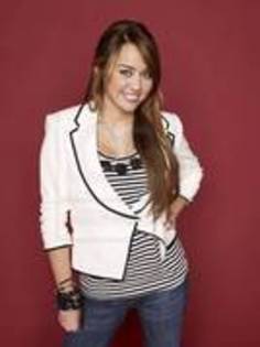 16133917_RSRRTKBAX - Sedinta foto Miley Cyrus 24