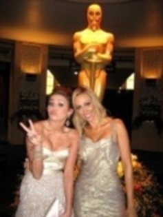 11998418_HQILYRCLB - x miley oscar 2010