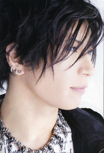 mq03gackt02