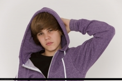 Justin-Bieber-justin-bieber-13174548-400-266[1]