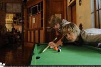 JVRMFBOSUWTOQMFSYWG - Dylan  Sprouse  and  Cole  Sprouse