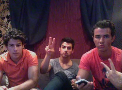 Jonas Brothers Live Chat (26)