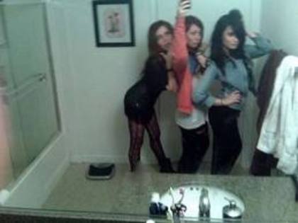3 girls in the mirror
