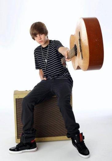 Justin-Photoshoot-justin-bieber-8434459-419-604_bigger