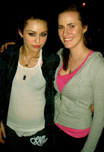 Again with a fan - My Gallery XOXO Miley Cyrus