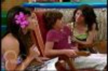 selena gomez in the suite life on deck (41)