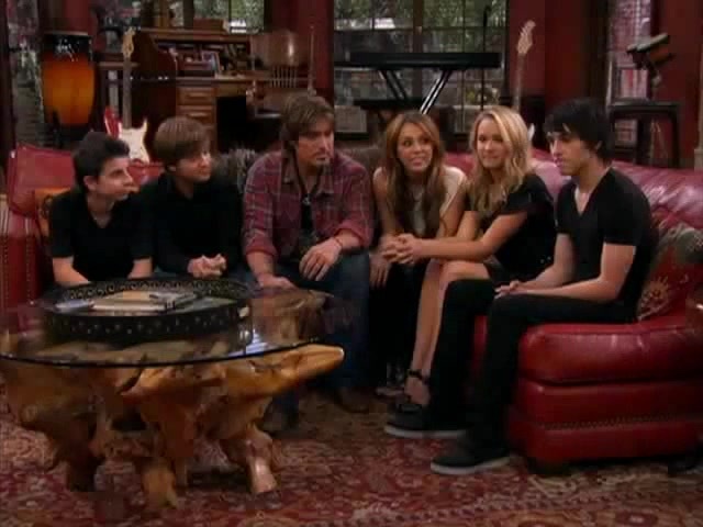 Hannah Montana Forever- Cast Goodbyes 006