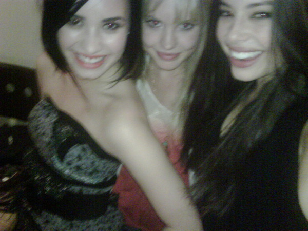 Blurry.. But we couldn't stop laughing!! I love mego and chloe - Demi Lovato my favorited pictures