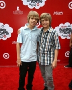 ]]]]]]]]]]]]] - Dylan  Sprouse  and  Cole  Sprouse
