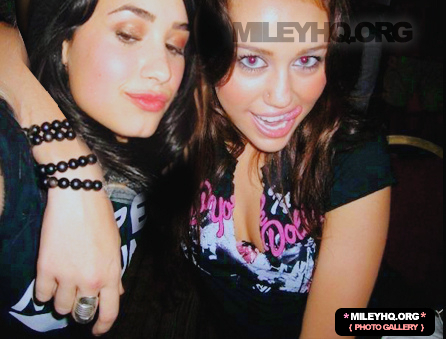 Miley Cyrus Personal Photos 001 (22)