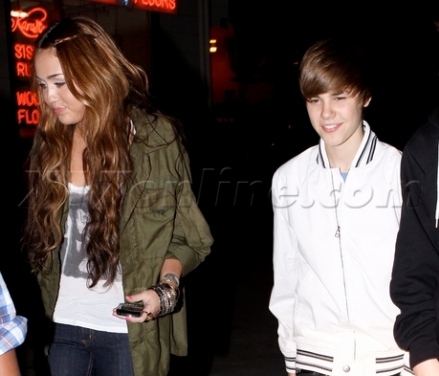 nd5se8 - justin bieber and miley cyrus 11-05-2010
