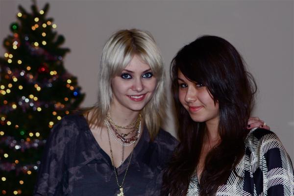 l_70b1e9a74e0d4276aa911c947284a23b - Poze rare cu Taylor Momsen