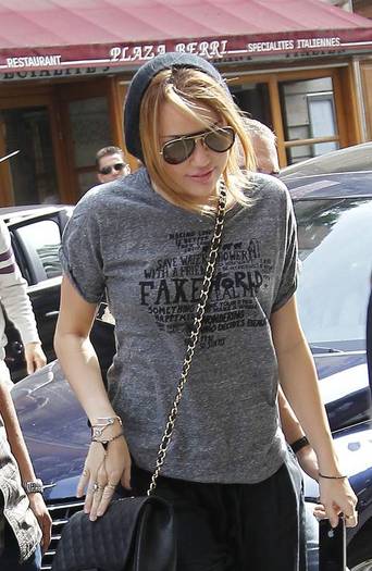 Miley-Cyrus_COM_ParisFrance_4Sept2010_43