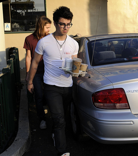 Out-getting-starbucks-with-Jack-joe-jonas-10452516-442-500 - JOE-Out at a local Starbucks in Los Angeles