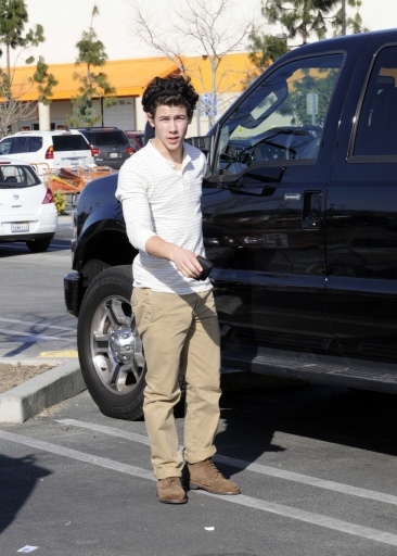 home5 - Nick-Leaving a local Home Depot in Los Angeles