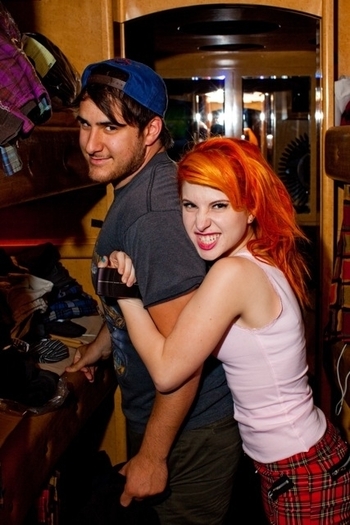 Paramore-paramore-10266255-427-640