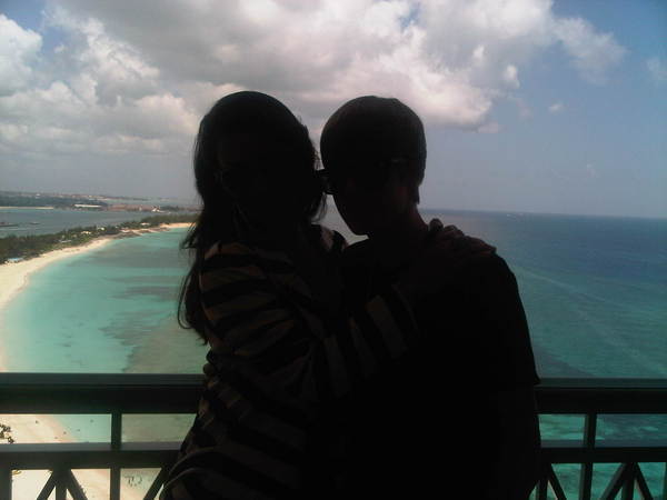 Can u guess who I\'m in the Bahamas with